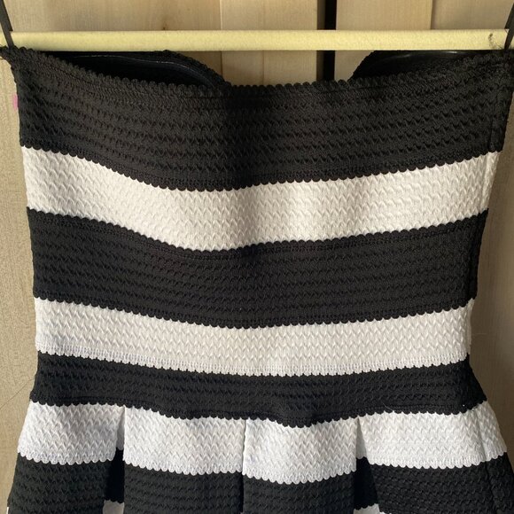 Express Black White Striped Bandage Scuba A Line Mini Dress Fit & Flare M - Picture 9 of 10